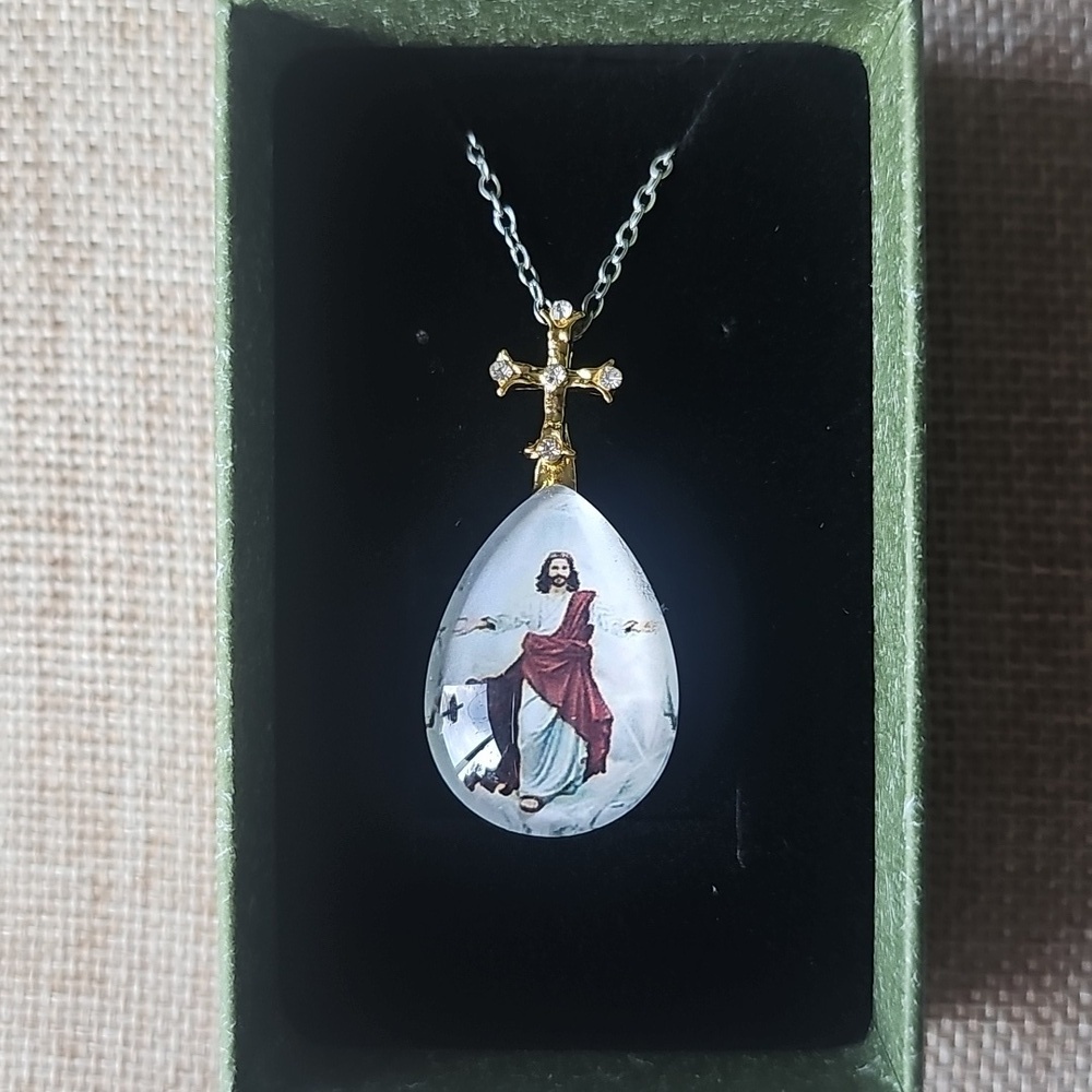 NIB Acrylic Double Sided Jesus Teardrop Shaped Necklace Gold Cross